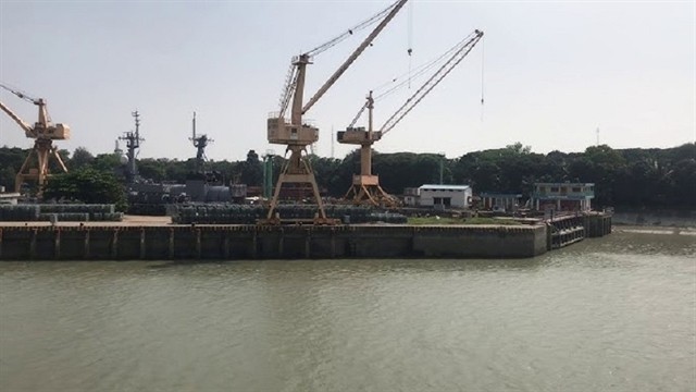 চট্টগ্রাম বন্দর ৬ মাসের জন্য পরিচালনার দায়িত্ব বুঝে নিচ্ছে নৌবাহিনী