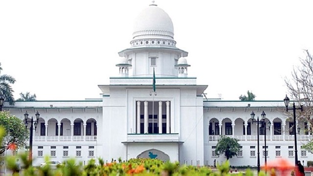 হাইকোর্ট বেঞ্চ স্থানান্তরের প্রস্তাব অবৈধ দাবি করে সুপ্রিম কোর্ট প্রাঙ্গণে বিক্ষোভ