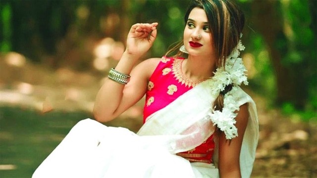 বর্ষার দিনে মেকআপে চাই স্নিগ্ধতা আর স্থায়িত্ব!