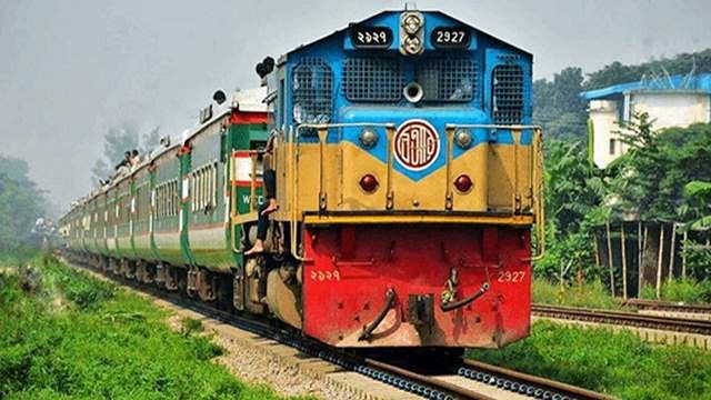 ট্রেনের ধাক্কা কেড়ে নিল মেধাবী ছাত্রের প্রাণ