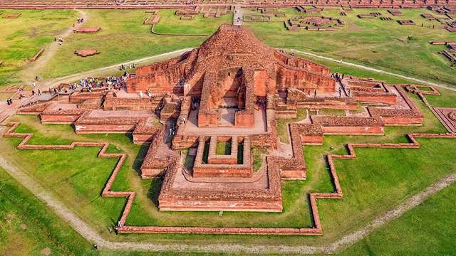 নীরব ইতিহাসের প্রাচীন পাঠশালা পাহাড়পুর